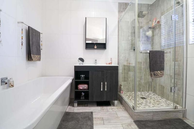 3 Bedroom Property for Sale in Hartenbos Central Western Cape